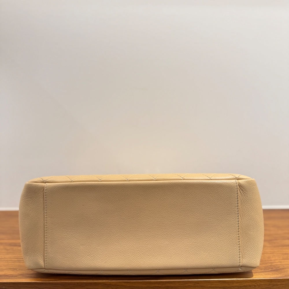 Chanel Grand Shopping tote in Caviar Beige Leather - Picture 5 of 12